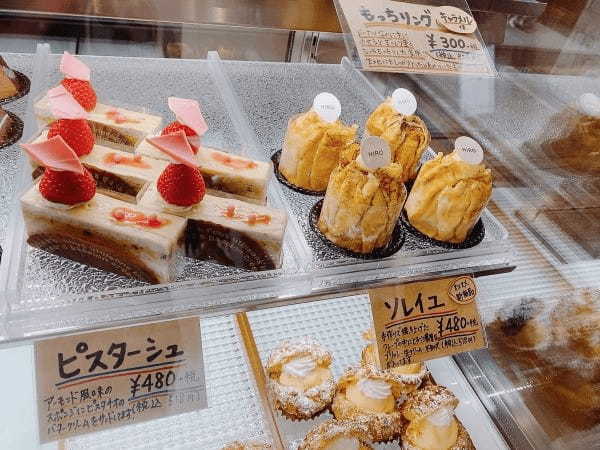 【阿蘇市】看板でバズったケーキ屋さんPATISSIER HIRO(パティシエヒロ)。看板もケーキも優しい世界だった。