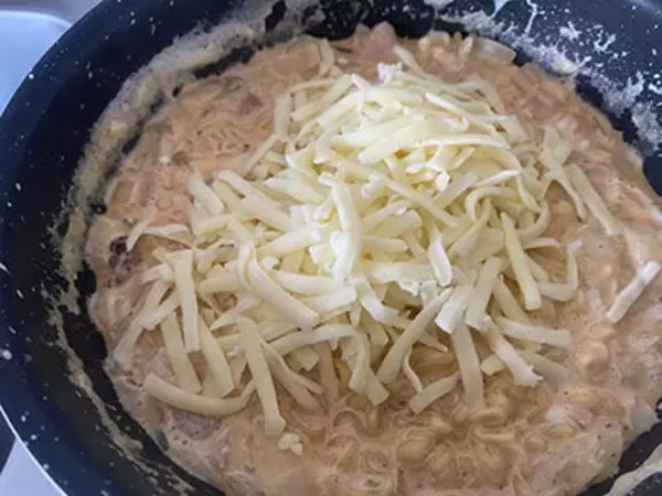 春らしいピンク色のラーメン！　ネット上で話題のロゼラーメンに挑戦