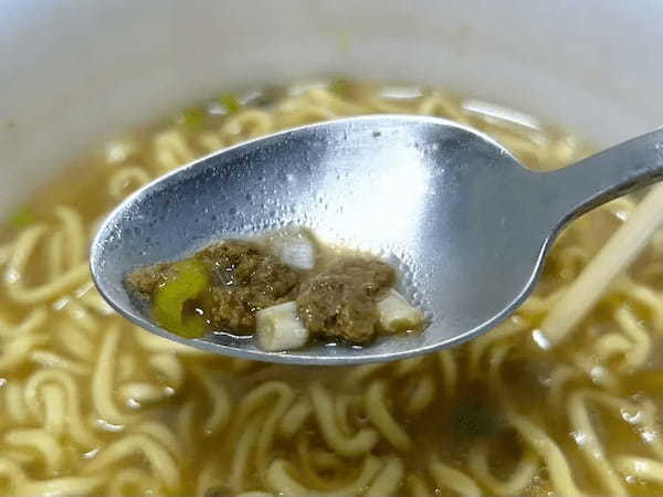 1つで2度美味しい「味変カップ麺」食べてみた　関西風も関東風も楽しめる？