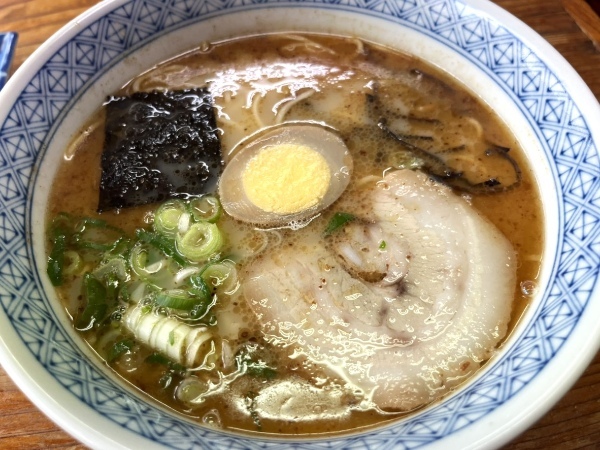 【菊池市】気になり過ぎる外観の「東揚ラーメン」はお店も味も懐かしさ満点。