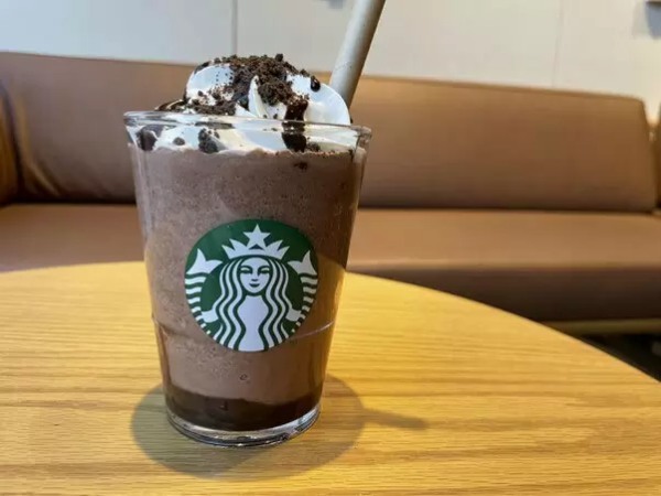 スタバ新作「フォンダン ショコラ フラペチーノ」はチョコの美味しさを詰め込んだ1杯! バレンタイン気分が盛り上がる!?