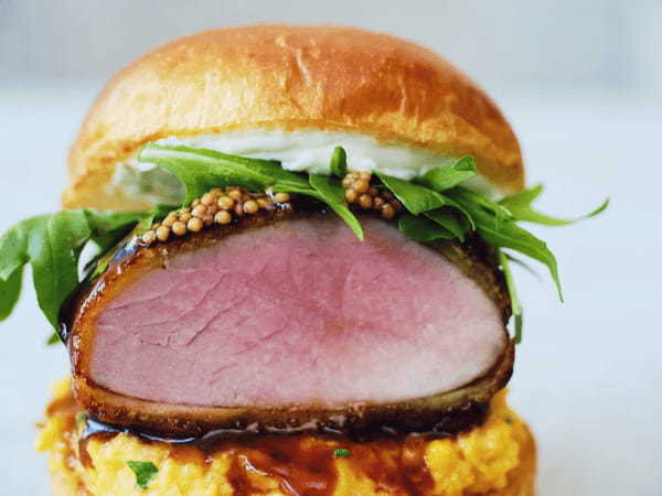 春のボリューム満点サンド！LA発、卵料理専⾨店 eggslut（エッグスラット）が、存在感ある豚フィレカツに‟メープルテリヤキ“をたっぷり絡めた「メープルテリカツエッグサンド」を3月24日(金)新発売