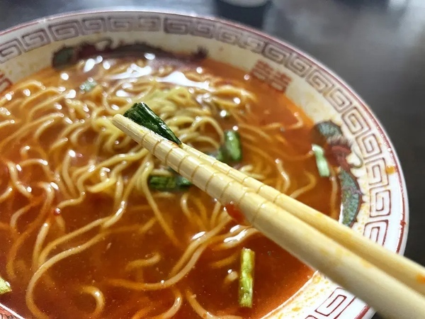 名古屋めし「味仙台湾ラーメン」のインスタントをたべてみた！違いは……