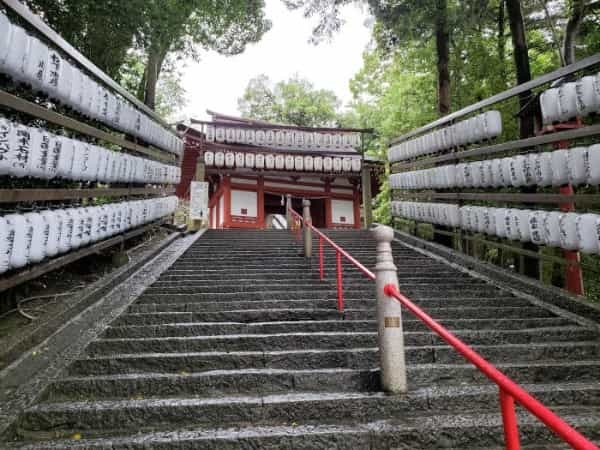 【岡山】桃太郎を祀り、鬼が眠る神社。国宝・本堂拝殿は全国唯一の様式