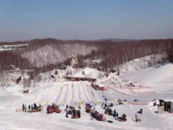 札幌の雪遊びスポット4選。そりやチューブ滑りなどアクティビティを満喫！