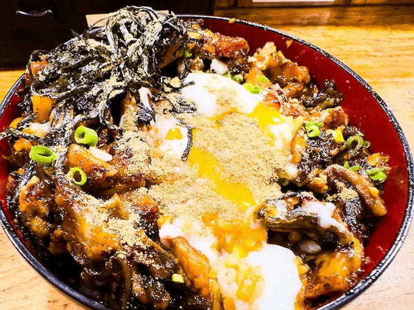 宇奈ととの期間限定「月見ギガ増し丼＋」を実食　鰻と温玉で永遠に続くコク