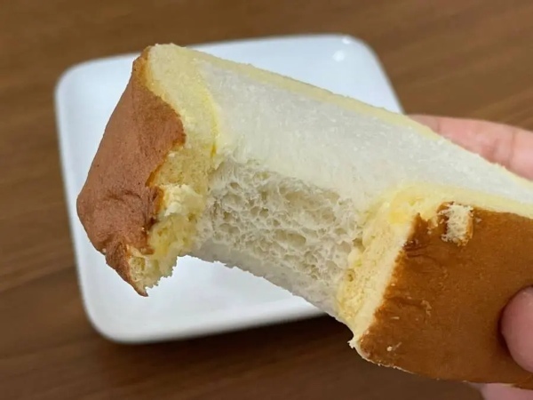 鹿児島のご当地パン「スナックブレッド」知ってる？県外民にもぜひ食べて欲しい「スポンジで食パンをロールイン！」
