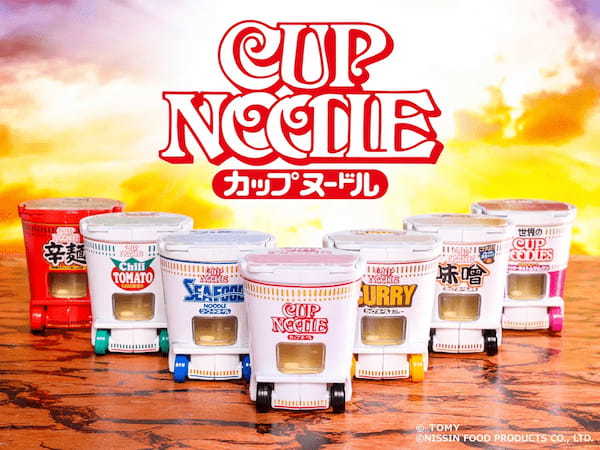 カップヌードルとトミカのコラボ商品2種が発売　Wタブになってリニューアル！