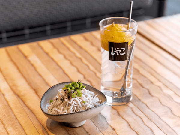 ここでしか味わえない、春限定フードとお酒を楽しむチョイ飲み企画！ニュウマン横浜 「春、大人のチョイ飲み」キャンペーン