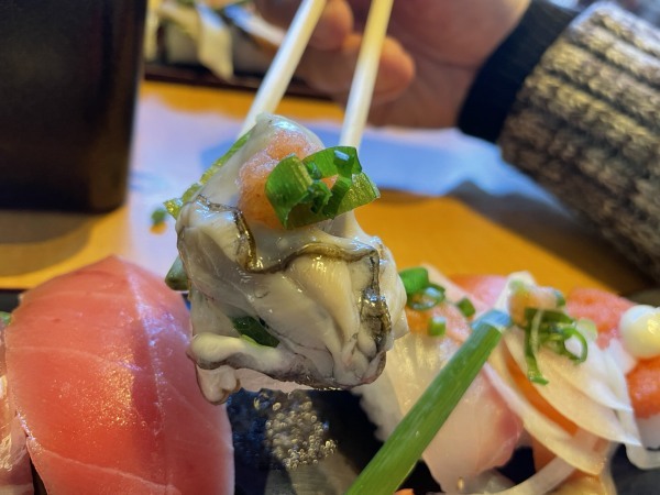 海鮮特急レーン寿司「じじや」で平日限定!20貫で1,100円!?コスパ最強の寿司に出会った!