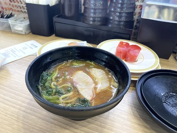 何故にかっぱ寿司で「家系ラーメン」？実際に食べて寿司との相性たしかめてみた