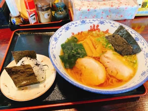 ミシュランガイドにも掲載された醤油ベースの黄金スープ！「ラーメン栄力」