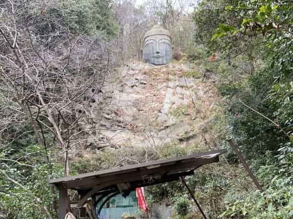 何だここ！玉名の山中で遺跡みたいな場所にたどり着いた先に巨大な仏像「大釈迦坐像」がいた