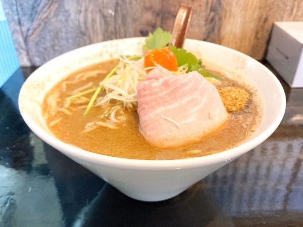 新感覚のラーメン！「麵屋 友来」には、あっさり派もこってり派も満足できる煮干しラーメンがあった。