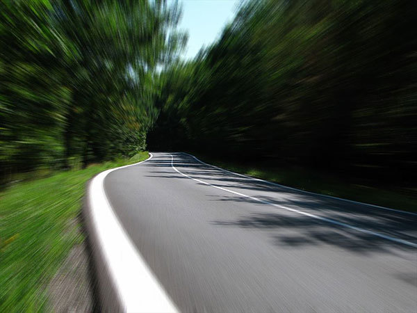 相次いで発生している逆走事故！逆走車に遭遇したときに身を守るためにできることとは？