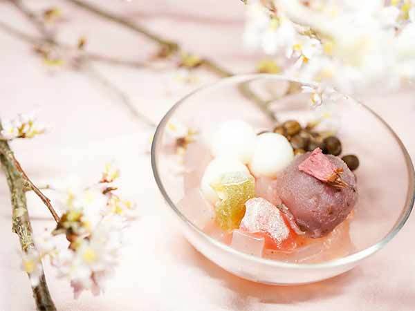 桜の余韻を感じられる「桜白玉あんみつ」を9日間限定で販売いたします。