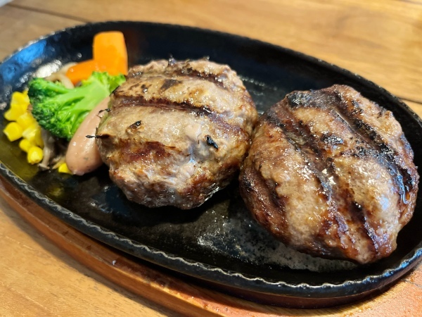 【熊本市北区】どちらが好き?植木町の「馬牛ん」でハンバーグを食べ比べ!あなたの推しハンバーグを見つけてみて。