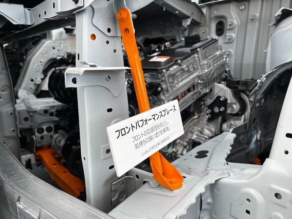 【試乗記】トヨタアルファード・ヴェルファイア　高級感溢れるショーファーとドライバーズカー