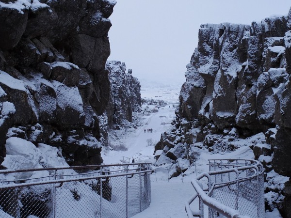 あの氷河の洞窟をご紹介！アイスランド絶景の旅