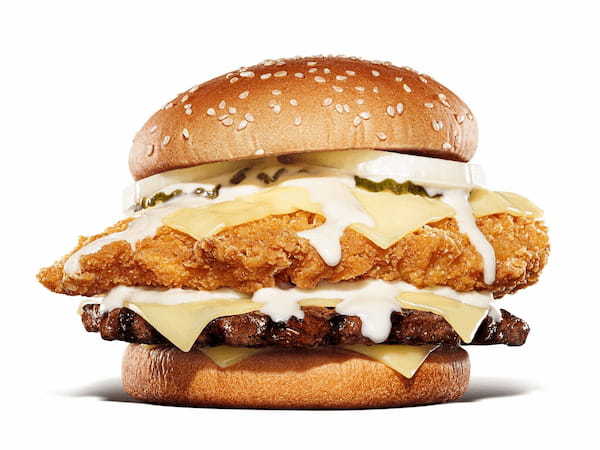 チーズバーガー界を見おろすデカさ！バーガーキング® の2023年新作は味もサイズも別格の「チーズバーガー・ゲレンデ」直火焼きビーフと巨大チキンをゴーダチーズ6枚とホワイトチーズソースで楽しむ3種新発売