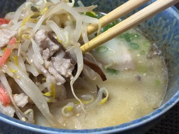 罪悪感なし！簡単おいしいヘルシーな「とんこつラーメン風豚もやし」作ってみた