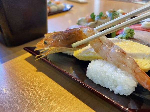海鮮特急レーン寿司「じじや」で平日限定!20貫で1,100円!?コスパ最強の寿司に出会った!