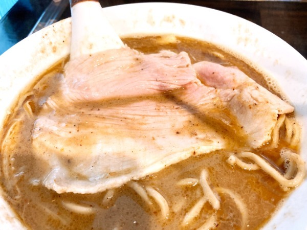 新感覚のラーメン！「麵屋 友来」には、あっさり派もこってり派も満足できる煮干しラーメンがあった。