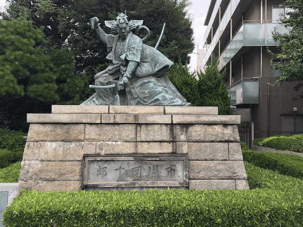 「立ち回り」とはどんな意味の言葉?どんな動作に対して用いる?その由来は演劇用語から