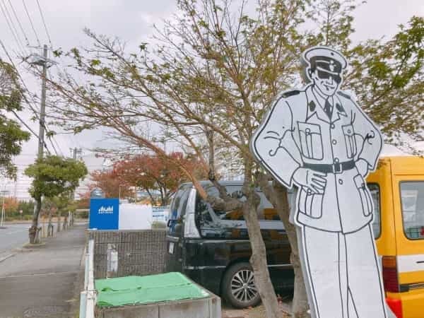 西宮浜で「珍看板」をみつけた。マッカーサーに似てる