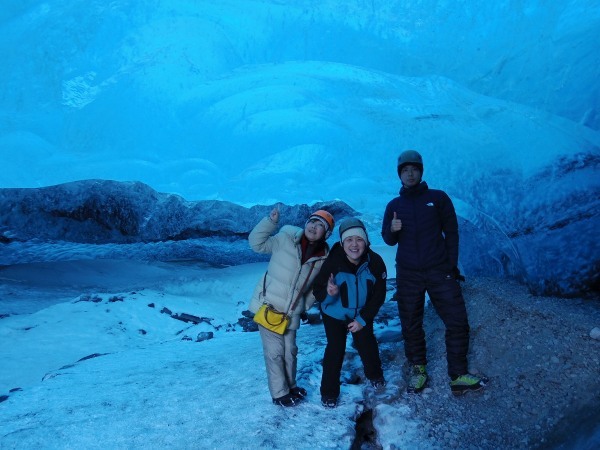 あの氷河の洞窟をご紹介！アイスランド絶景の旅