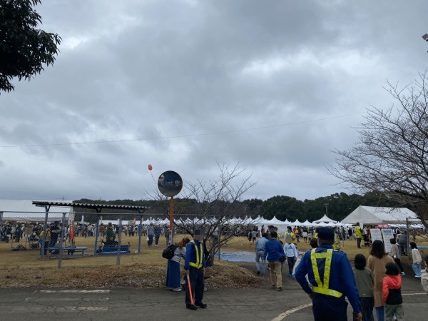 行列を避ける傾向にある熊本県人が列をなしてたので、その先に何があるのか行ってみたら芋ほりしてた