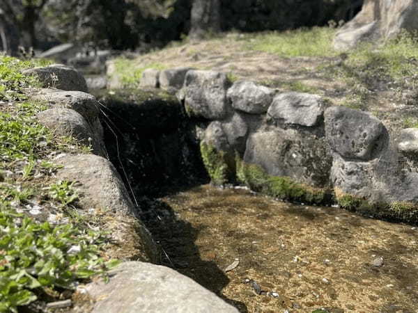 湧き出る美しい水を飲んで散歩をしたら、ロマンが見えた～菊池市七城町亀尾　前川水源、亀尾城跡～