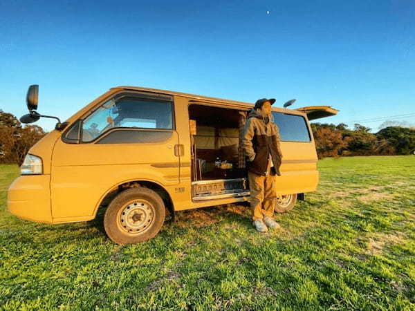 ボンゴは”ちょうど良いサイズ感”！DIYや塗装で自分だけの愛車に★ドライブ中は”楽しい生き方について”語りあおう～♪