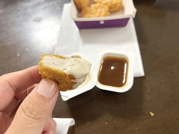 マックの新作ナゲットソースはクセになる系　「炭火焼き鳥風」「燻製風たまごタルタル」の味をたしかめてみた