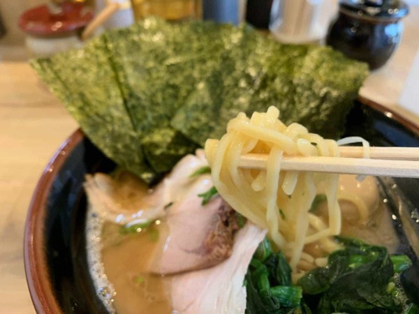 甲東園駅前の行列店『三代目麺屋あくた川』でラーメン食べてきた　【にしつーグルメ】