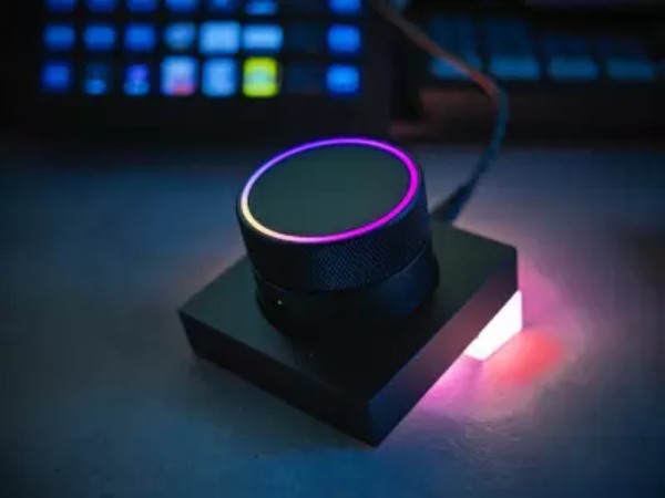 ケースに第三のチップを搭載した新発想の完全ワイヤレスイヤホン！　「CYBERBLADE」が超低遅延＆非圧縮音源で革命を起こす