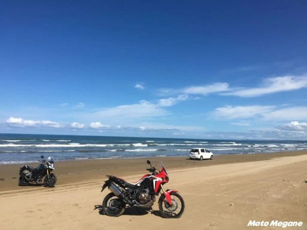 砂浜がなくなる前にGO‼︎ バイクで海岸を走れる日本唯一の道路『千里浜なぎさドライブウェイ』