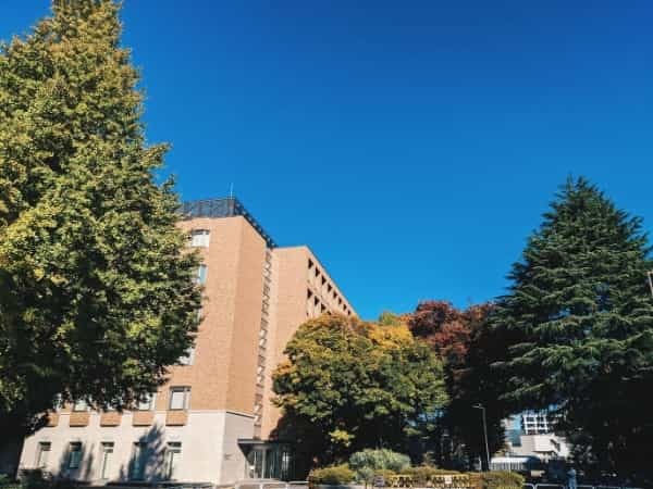官僚のキャリアとノンキャリアは何が違う？出身大学・年収・なり方について解説！