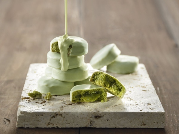 【母の日限定スイーツ】抹茶好きのお母さんに贈りたい母の日限定ケーキ！「洋菓子の温故知新」をコンセプトに斬新な抹茶スイーツを展開する【京都ヴェネト】より母の日オーナメント付き抹茶チーズケーキが登場！