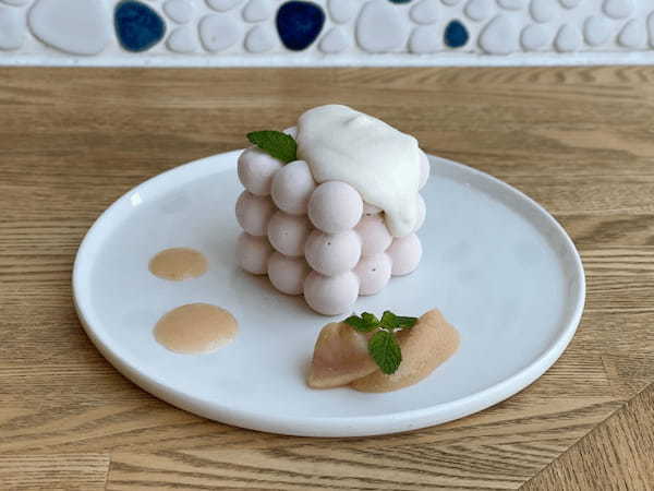 「パンとエスプレッソと自由形」や「なんとかプレッソ」など4店舗で桃まるごと1個を使ったスイーツなどが堪能できる「桃フェア」を7月18日より開催