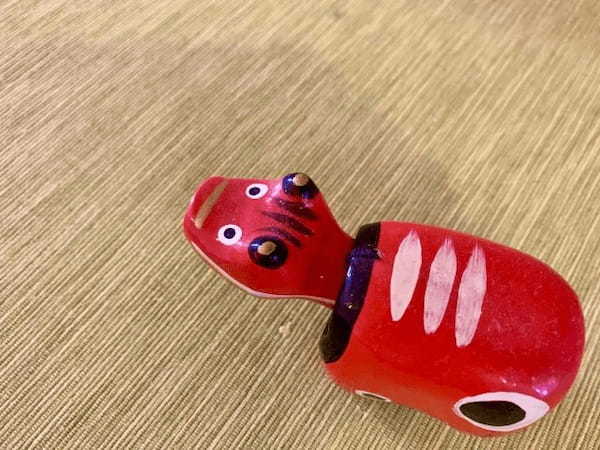 頭が上下に動く姿のかわいい「赤べこ」、縁起物としてどんな意味があるの?