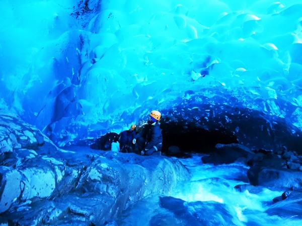 アイスランドの神秘「スーパーブルー」はまさに奇跡の絶景。オーロラに、世界最大級の露天風呂に、大氷河、、、圧倒されっぱなしでした