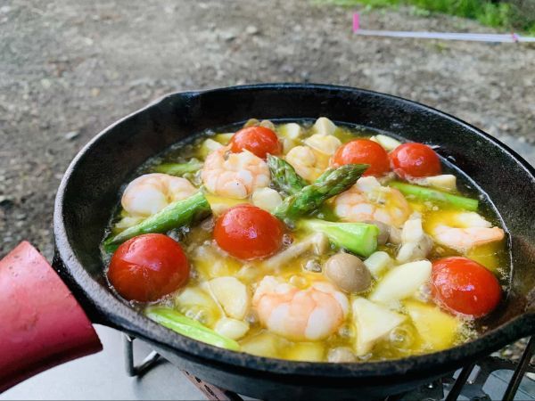 女子ソロキャンパーがおすすめするお手軽簡単スキレット料理