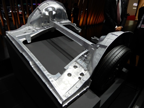 レクサスが2026年導入予定の次世代BEVのコンセプトモデル「LF-ZC」をジャパンモビリティショー2023で世界初公開