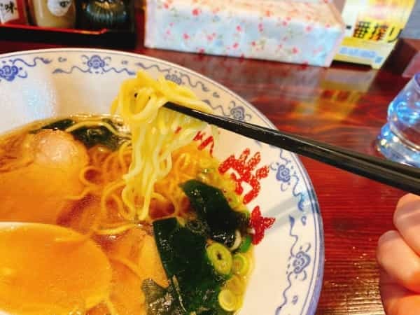 ミシュランガイドにも掲載された醤油ベースの黄金スープ！「ラーメン栄力」