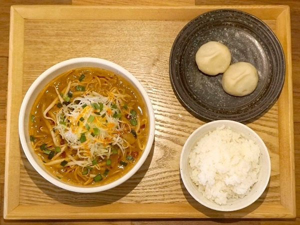 東京駅【茶麺房 貴勇(きゆん)】ランチタイムの担々麺、汁なし担々麺が100円値下げ！ランチ餃包セットも登場！