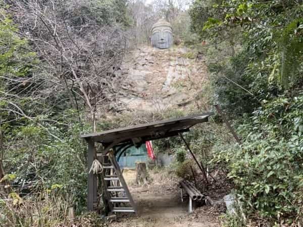 何だここ！玉名の山中で遺跡みたいな場所にたどり着いた先に巨大な仏像「大釈迦坐像」がいた