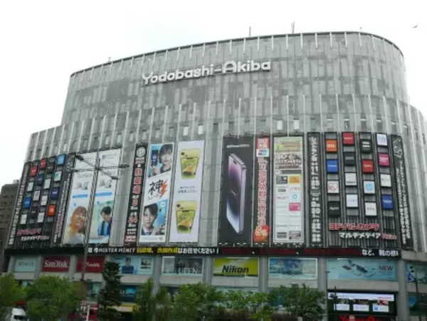 「ユニクロ ヨドバシAkiba店」は秋葉原ならではの取り組みが満載!他の店舗と何が違う?