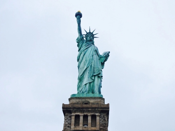 アメリカのコンセント事情とは？形状や電圧など日本との規格の違いを解説！