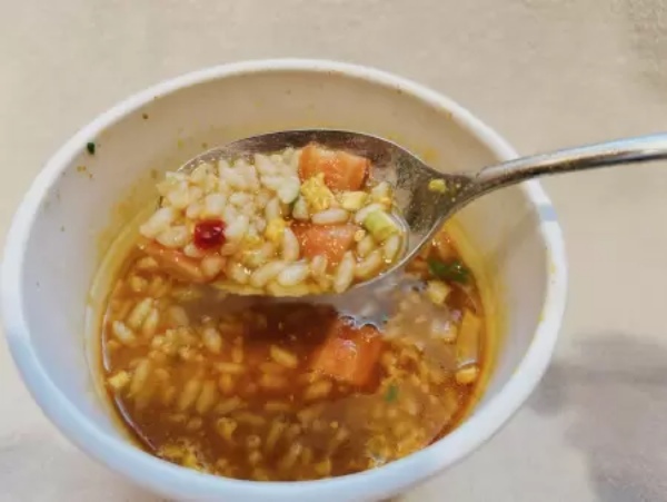 カルディのカップ麺＆ライスでタイ気分を満喫！ お湯を注ぐだけで本格的な味わい